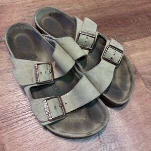 Birkenstock Arizona Sandals - Taupe/Tan